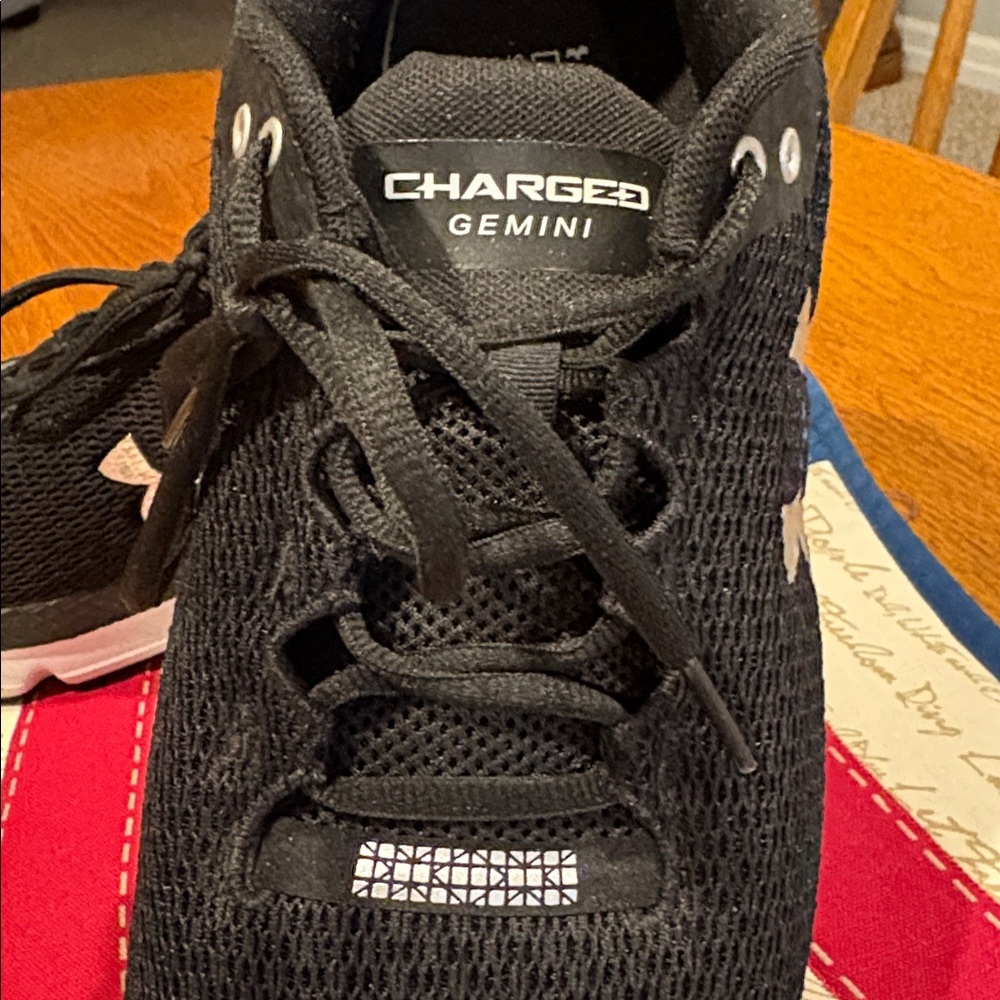 NWOT Men’s Under Armour Black Athletic Shoes, Charged Gemini, great condition 10 - Picture 4 of 10